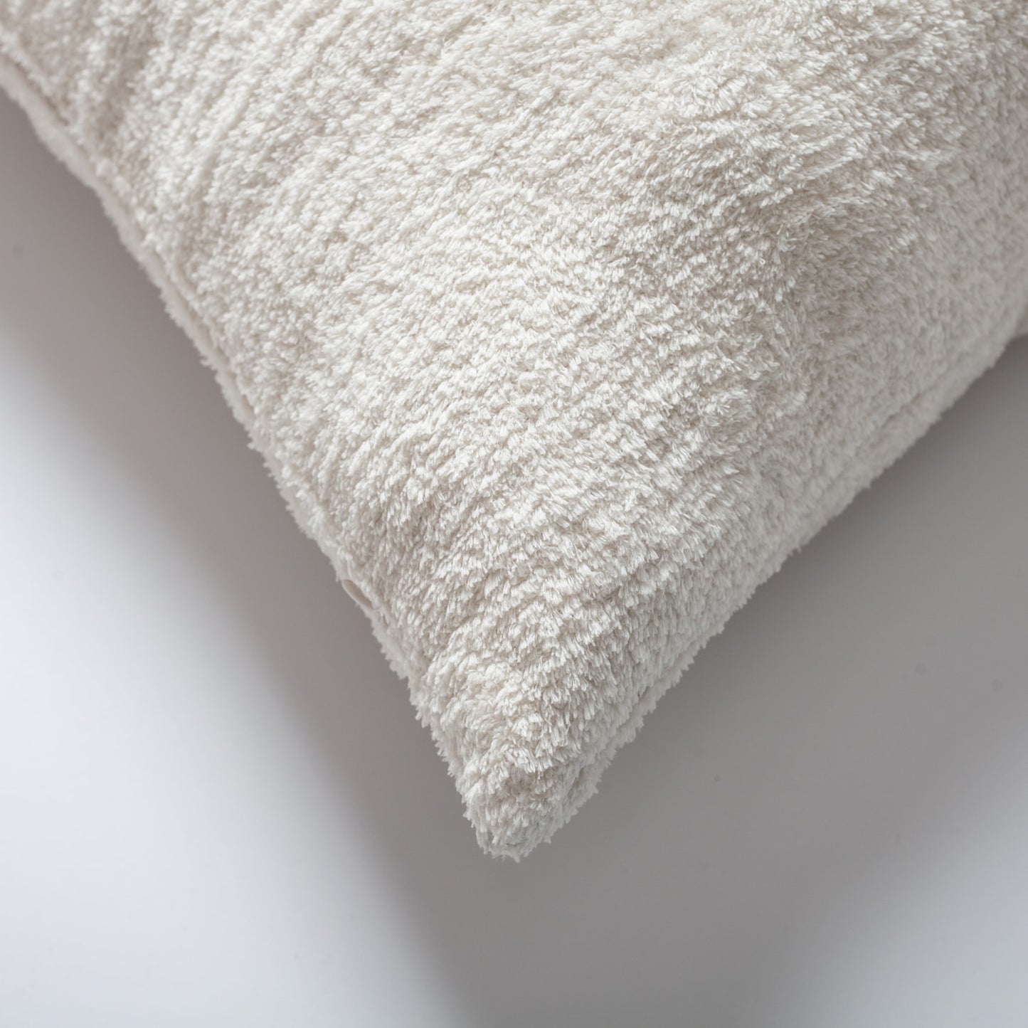 Cozy - Sheepskin Dokulu Tüylü Kırlent 50x50 - Beyaz
