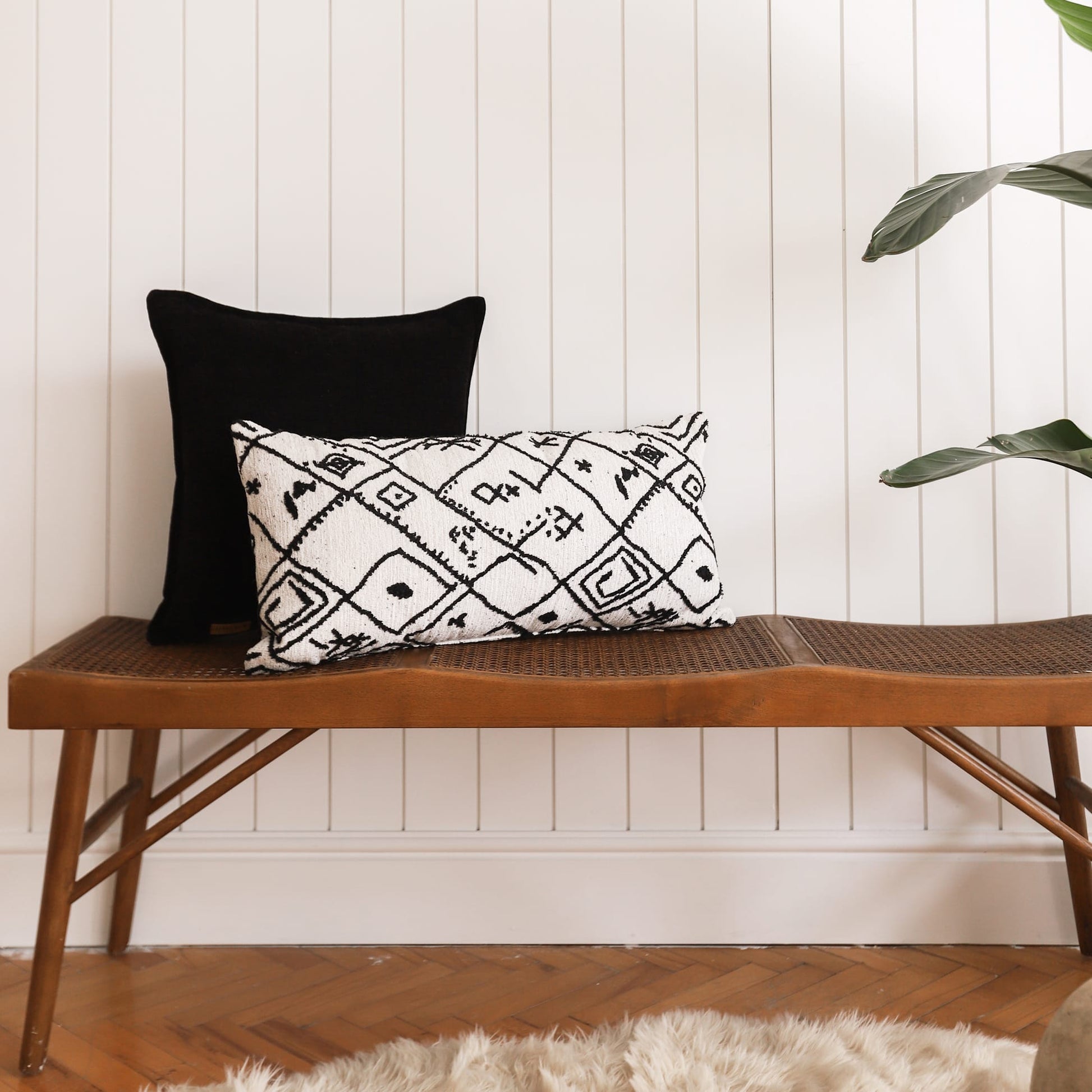 Merino  - Etnik Motif Desenli Kırlent 35x70 - Siyah Beyaz Kırlent