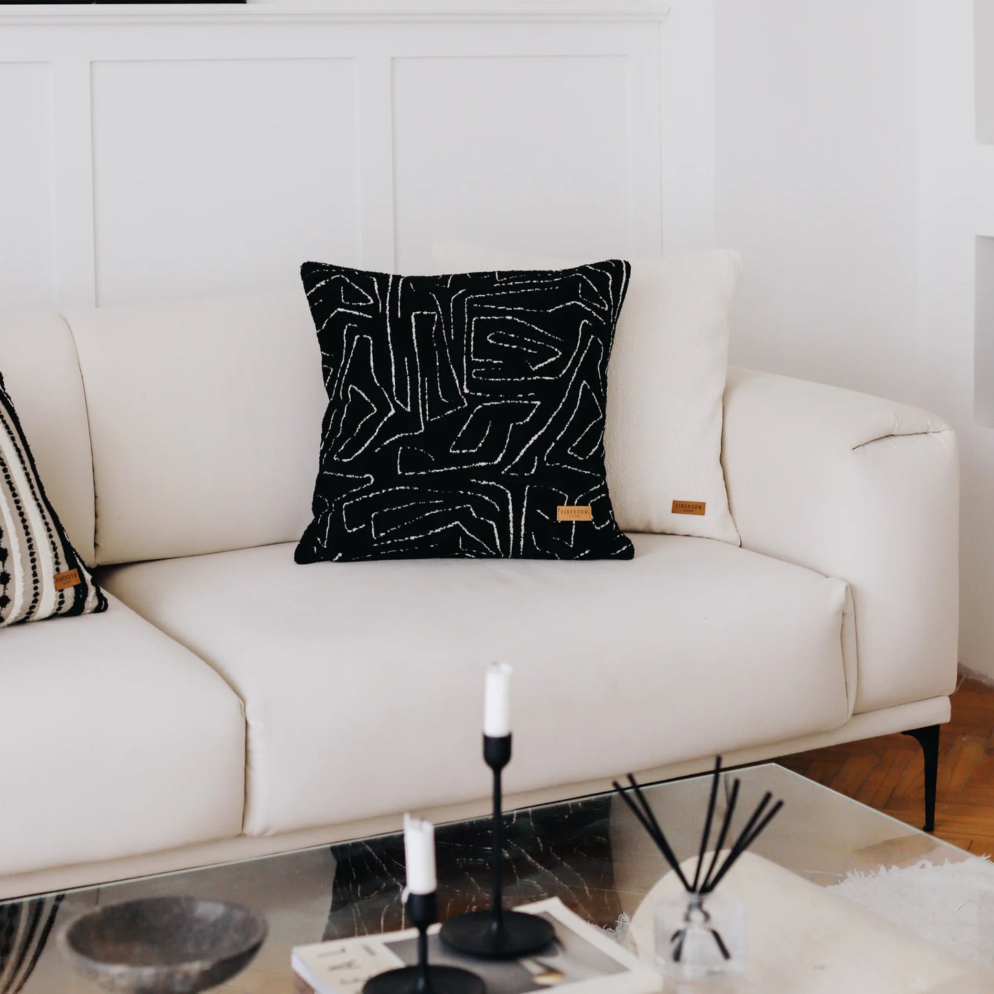 Amorf - Soyut Desenli 50x50 Kırlent - Siyah