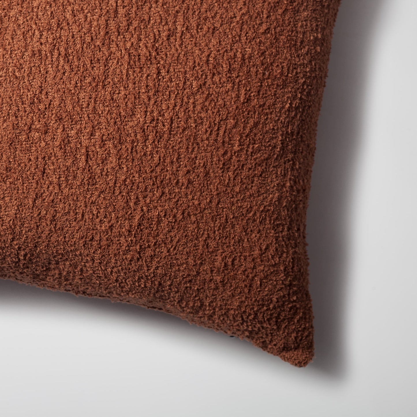Cozy - Sheepskin Dokulu Tüylü Kırlent 35x70 - Kahverengi