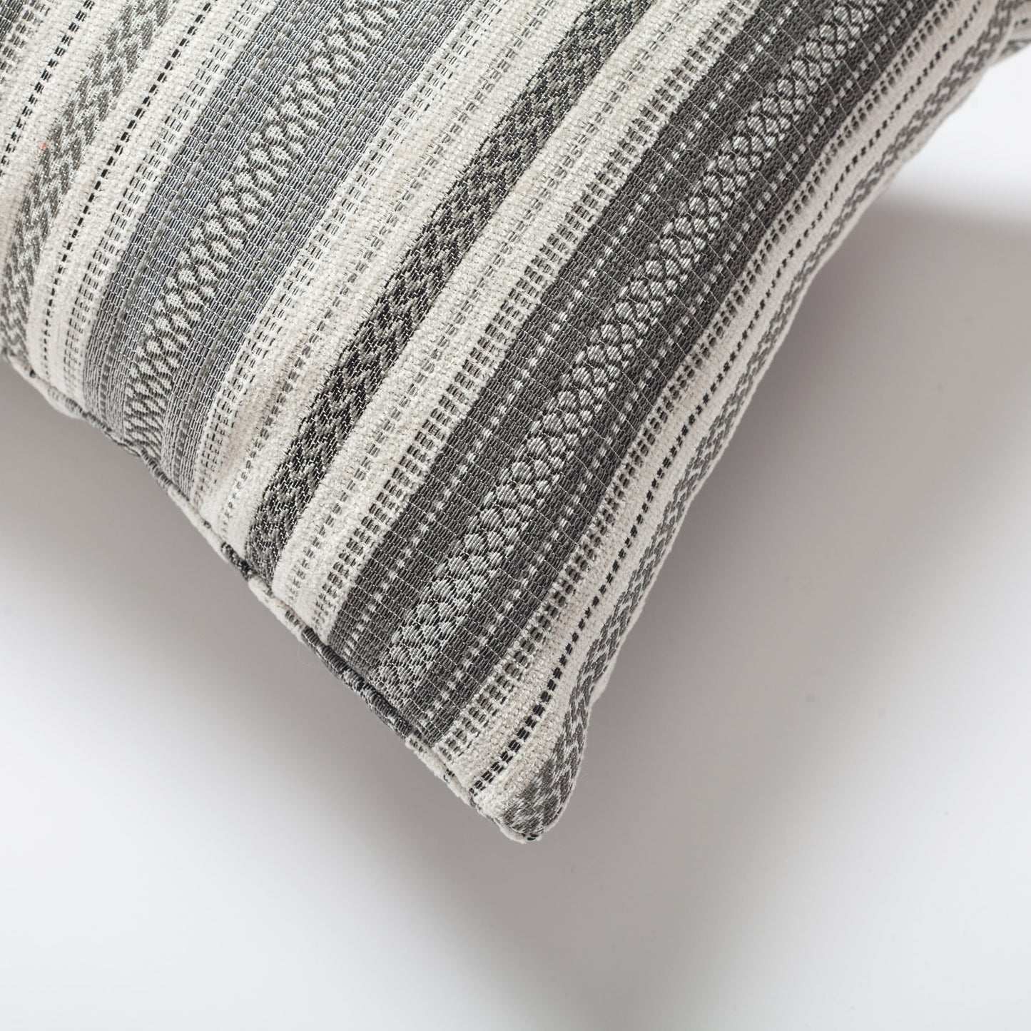 Boho - Çizgili Etnik Motif Desenli Kırlent 30x50 - Gri