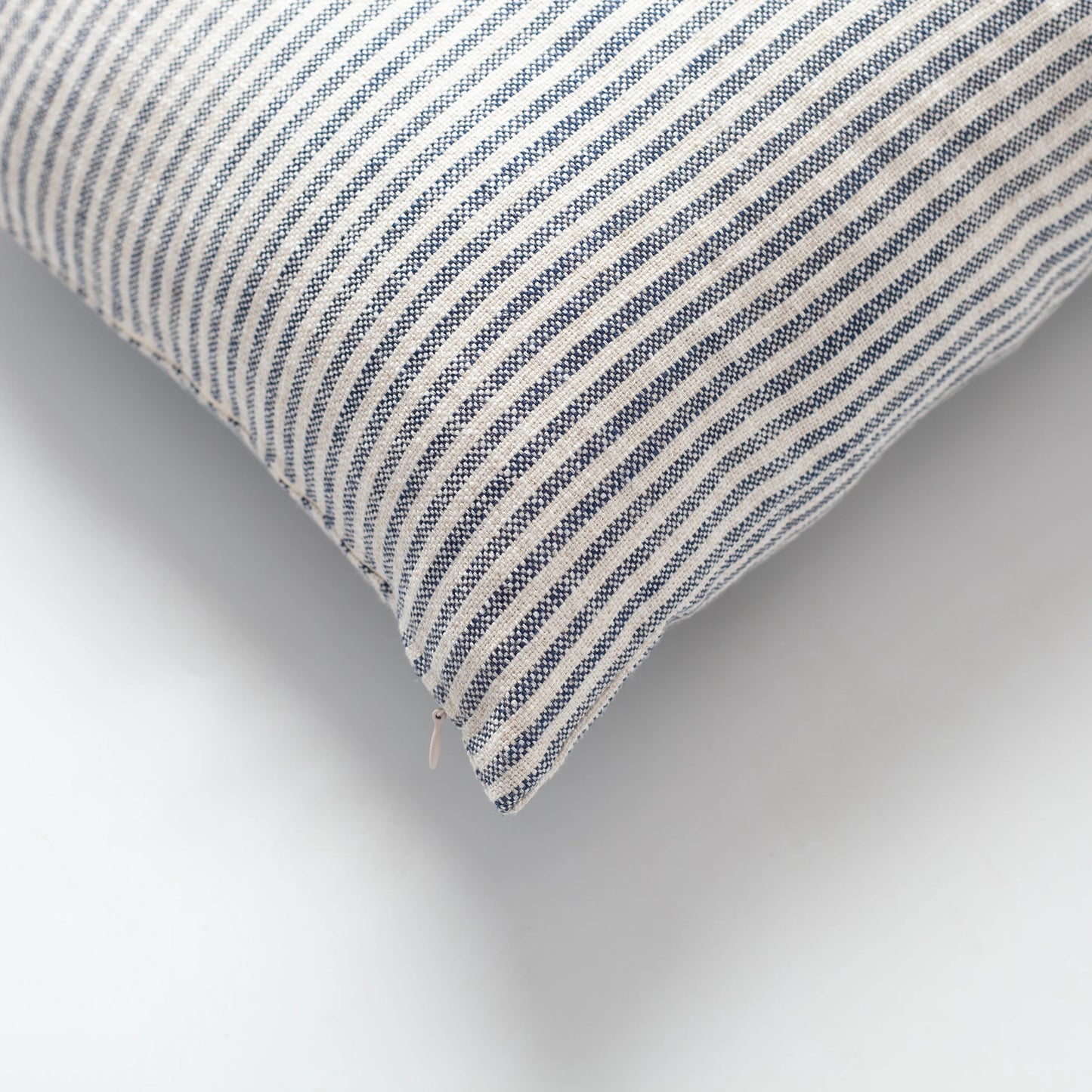Zuma - Keten Çizgili %100 Naturel Kırlent 45x45 - Lacivert