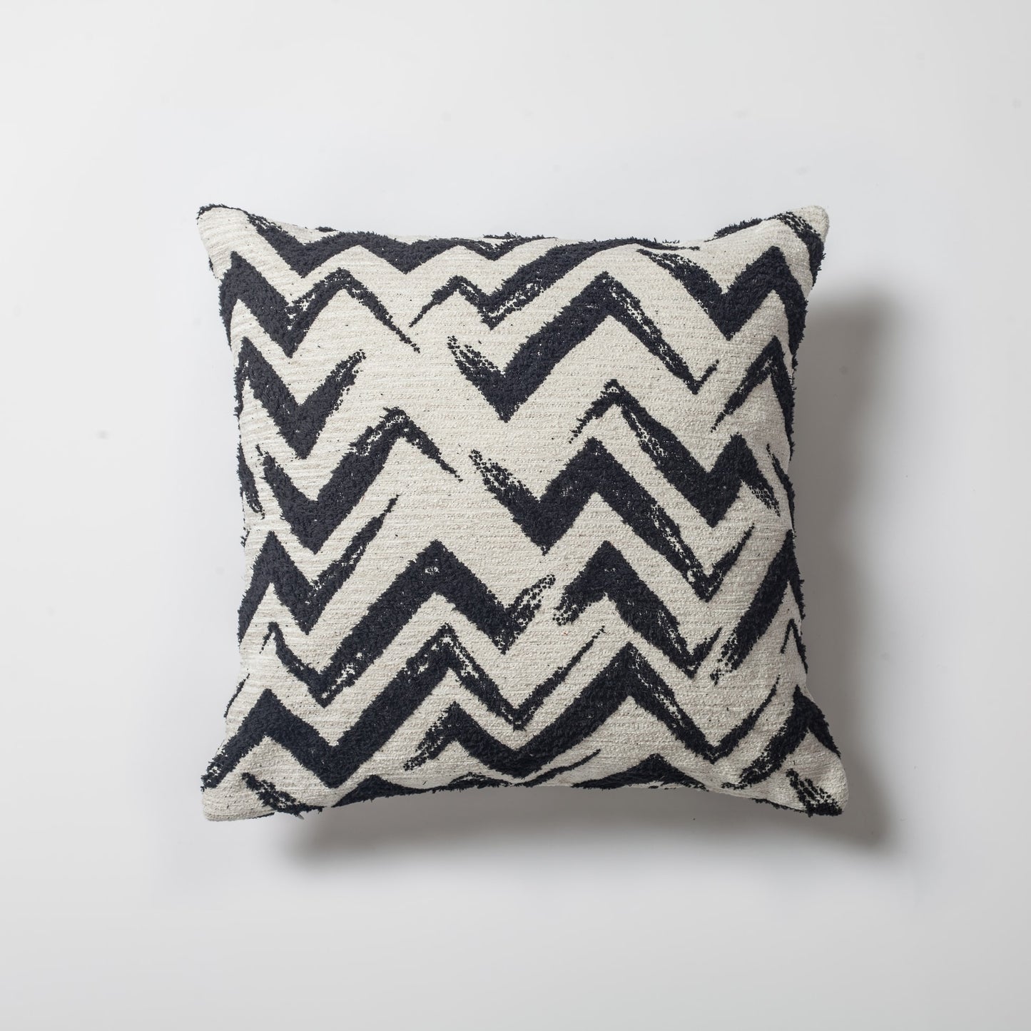Havana  - Zigzag Desenli Kırlent 45x45 - Siyah & Beyaz Kırlent
