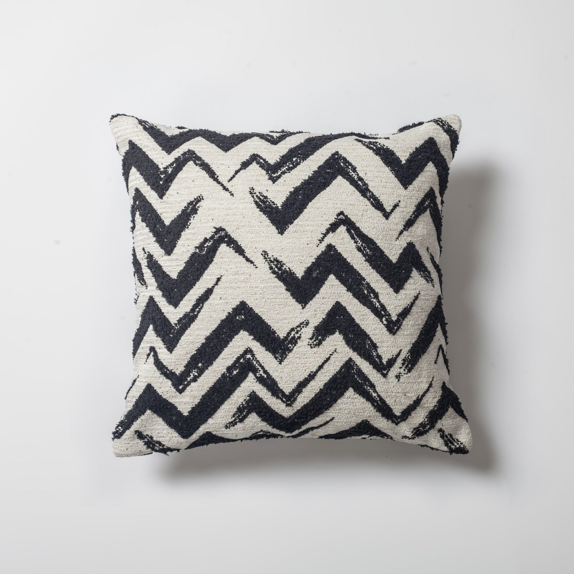 Havana  - Zigzag Desenli Kırlent 45x45 - Siyah & Beyaz Kırlent