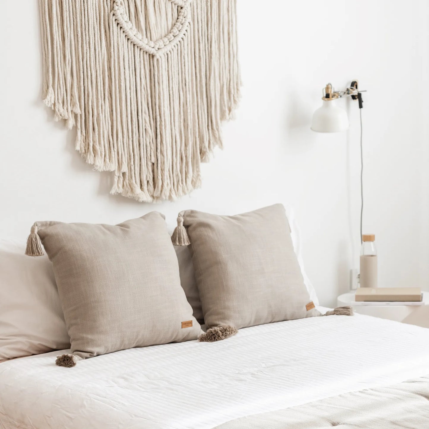 Loom - Viskon Keten %100 Natural Püsküllü 50x50 Kırlent - Keten