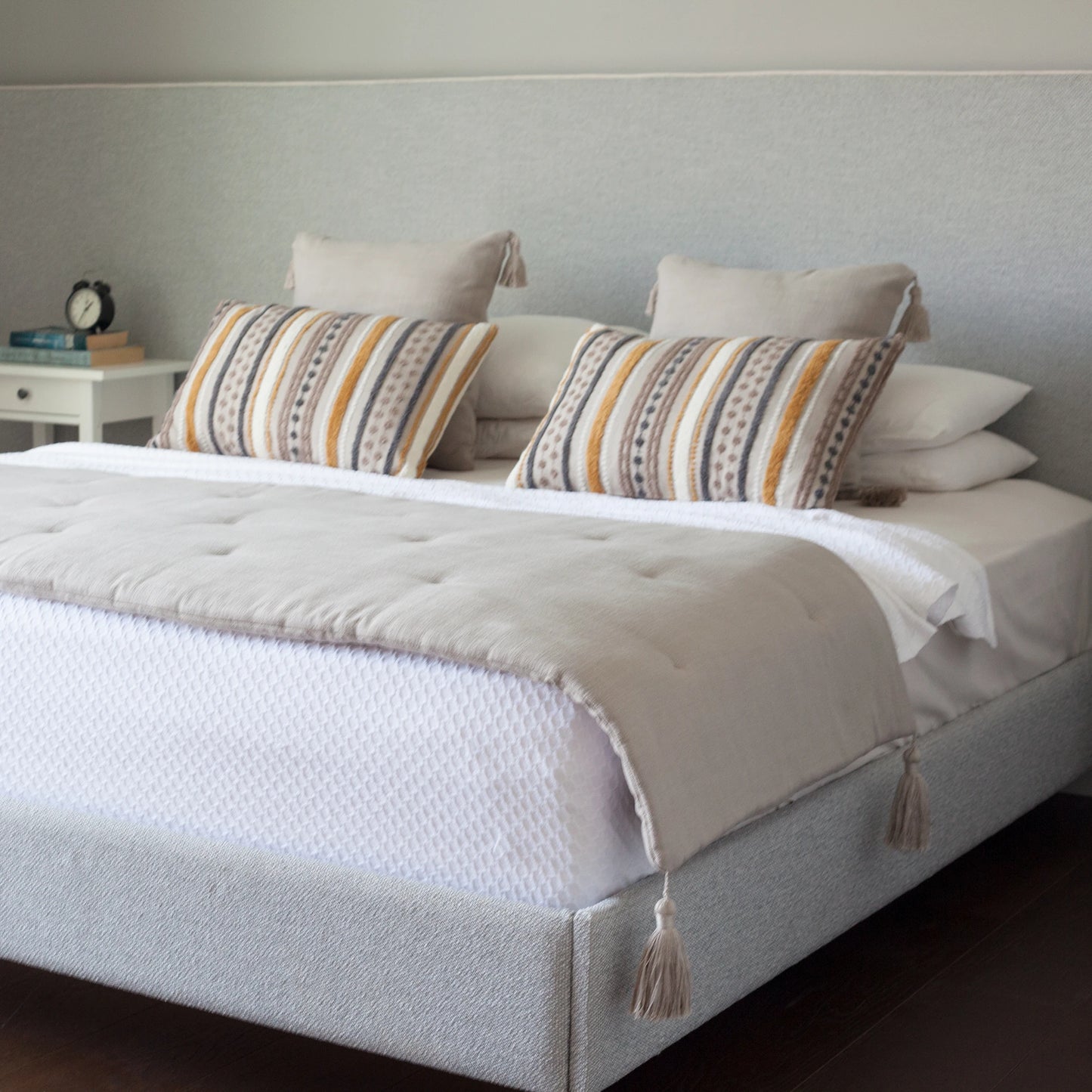 Loom Keten Püsküllü Yatak Runner + 4 Yastıklı Set Nomad