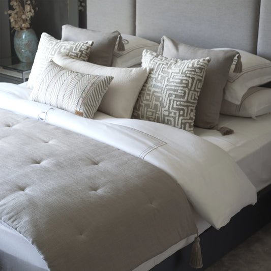 Loom Keten Püsküllü Yatak Runner + 6 Yastıklı Set Gilda Sense