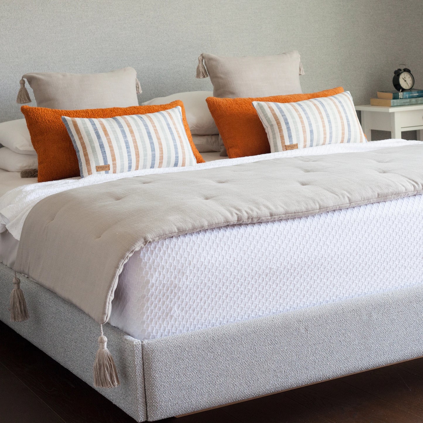 Loom Keten Püsküllü Yatak Runner + 6 Yastıklı Set Cozy Capri