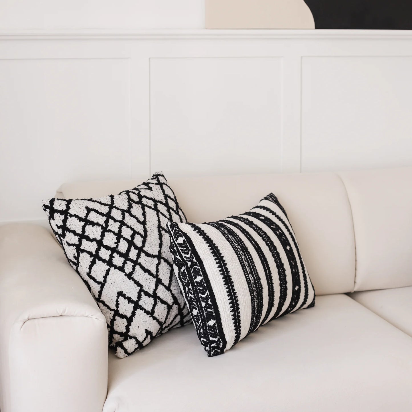 Mitos - Etnik Çizgili Desenli 40x60 Kırlent - Siyah & Beyaz