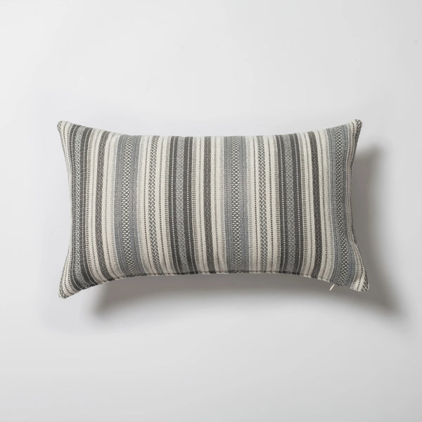 Gri çizgili etnik motif desenli kırlent kılıfı 30x50 cm