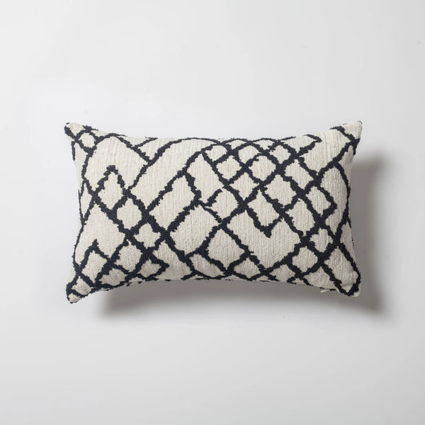 Siyah etnik kilim desenli dikdörtgen kırlent kılıfı 30x50 cm