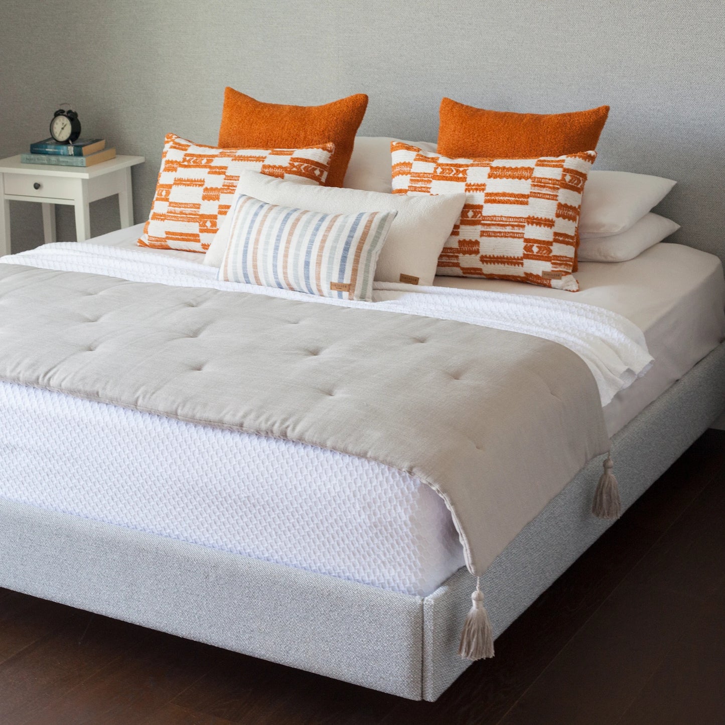 Loom Keten Püsküllü Yatak Runner + 6 Yastıklı Set Surya Capri - Turuncu