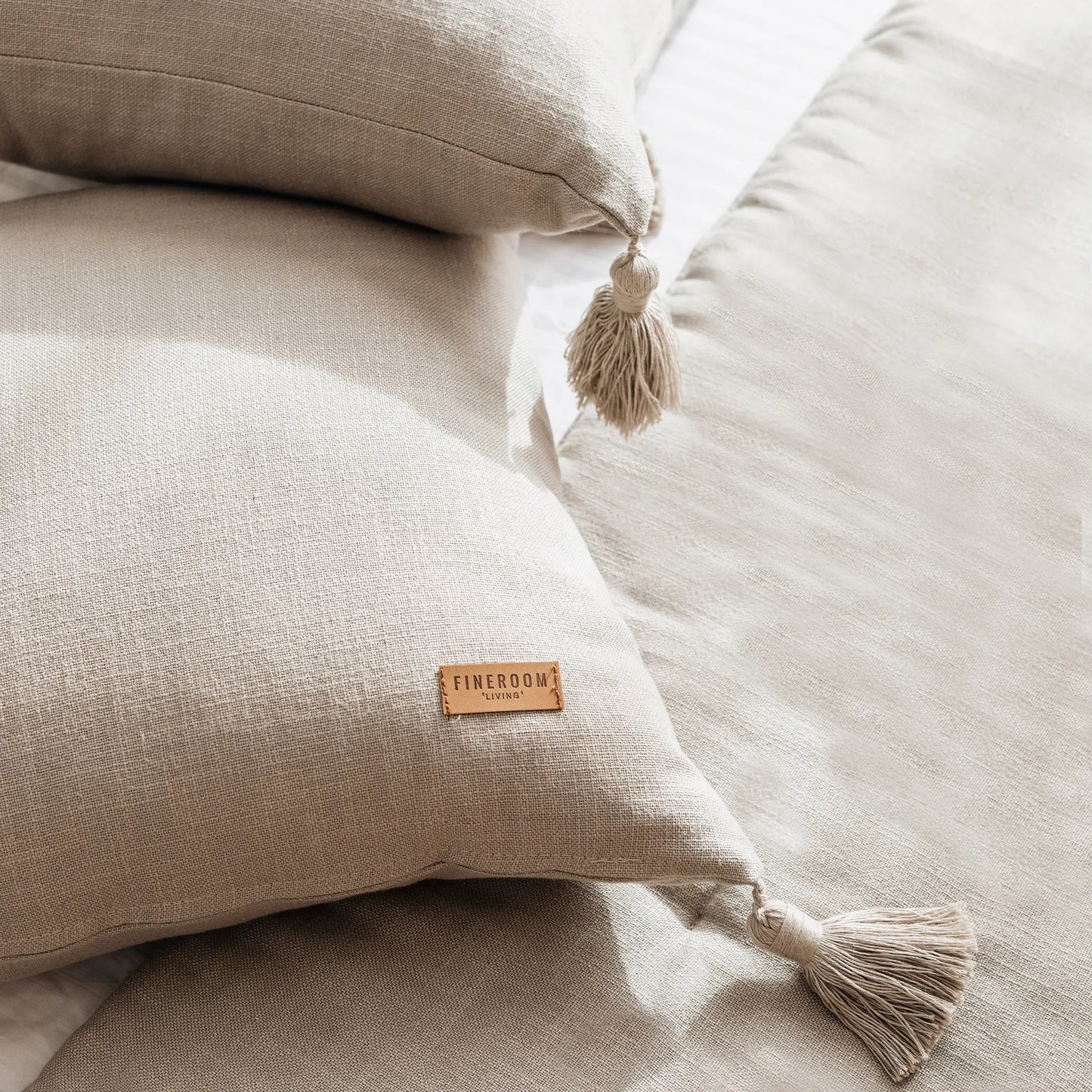 Loom - Viskon Keten %100 Natural Püsküllü 50x50 Kırlent - Keten