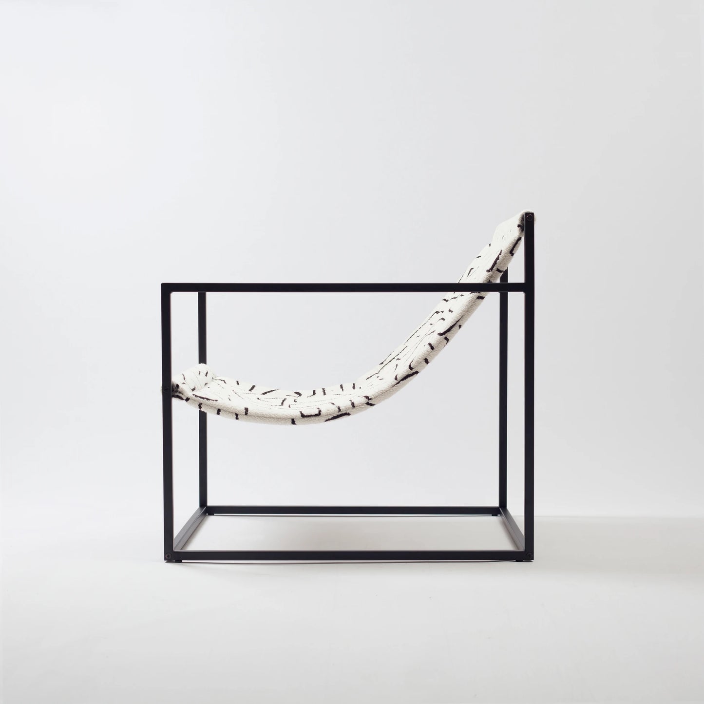 Bernie Chair Metal Koltuk - Beyaz & Siyah Desenli