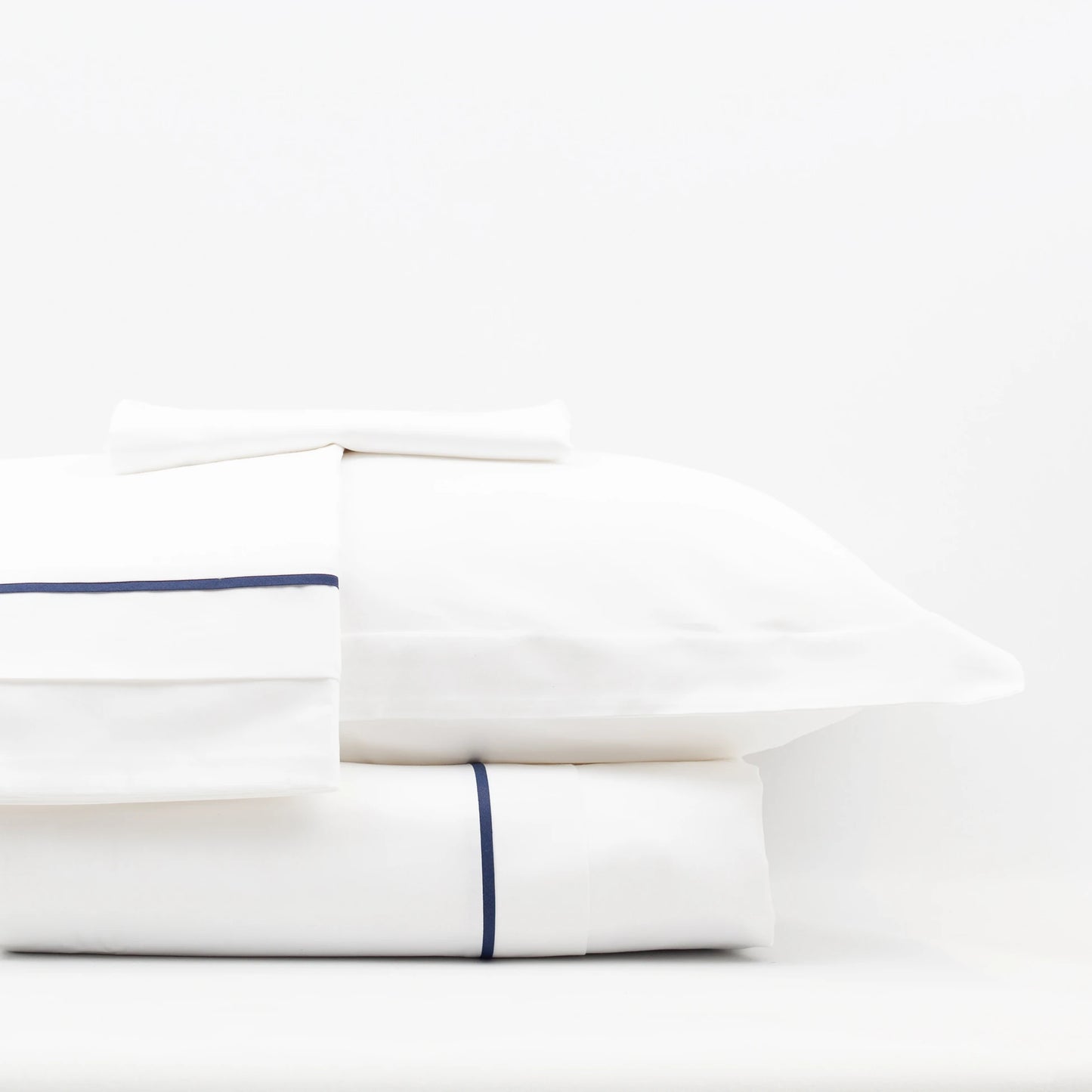 Lusso %100 Pamuk Çift Kişilik Lacivert Biyeli Beyaz Nevresim Takımı