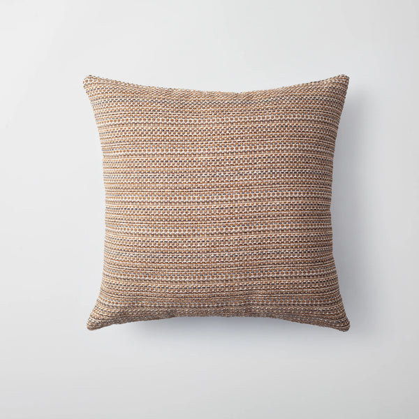 Dokulu natural hareketli desenli kırlent kılıfı 45x45 cm