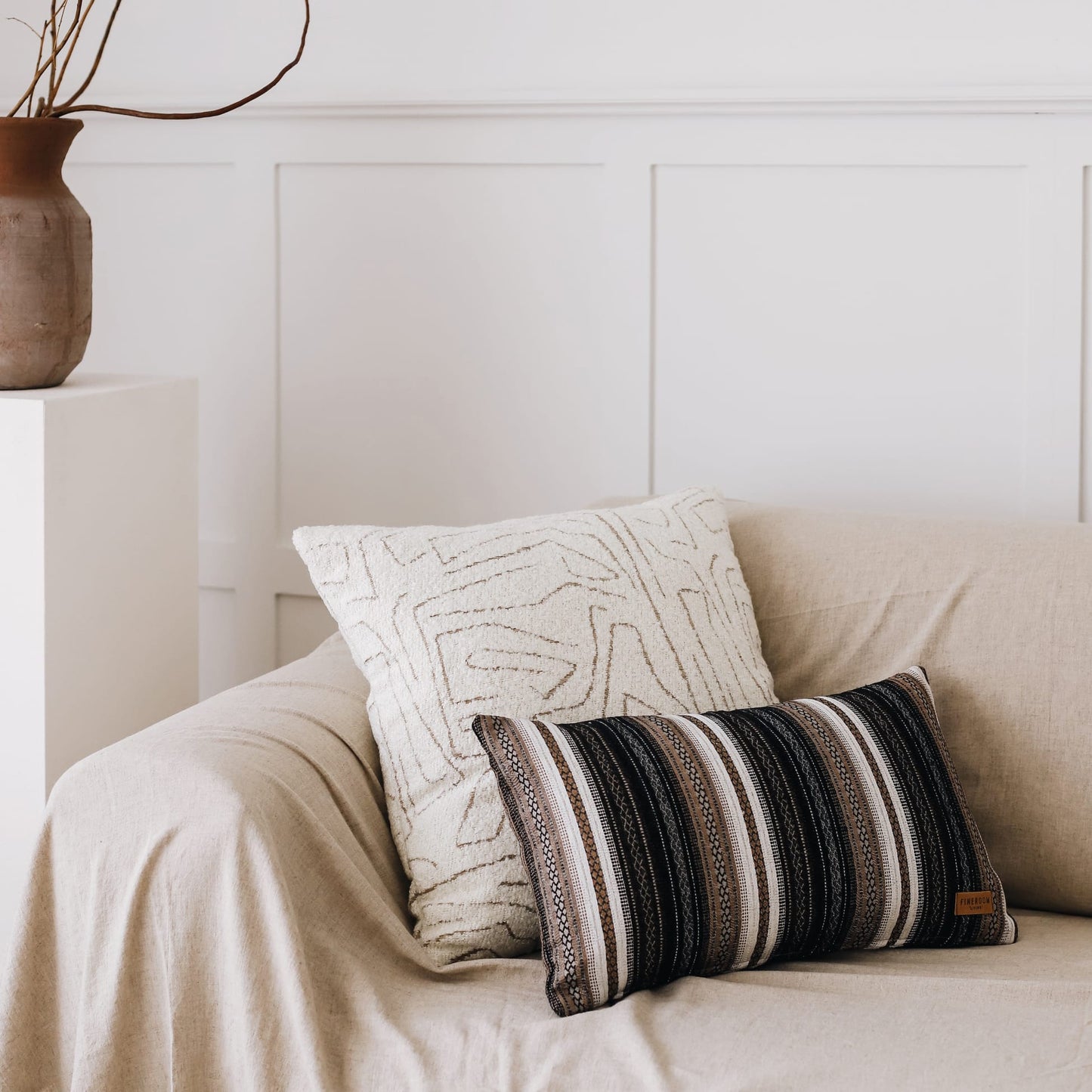 Amorf - Soyut Desenli 50x50 Kırlent - Bej