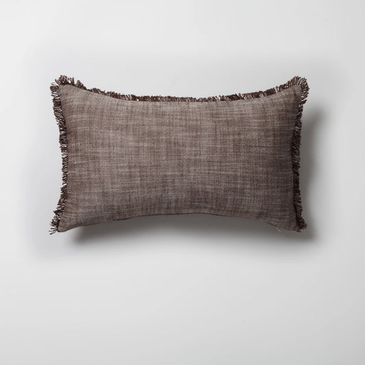 Kahverengi keten püsküllü kırlent kılıfı 30x50 cm