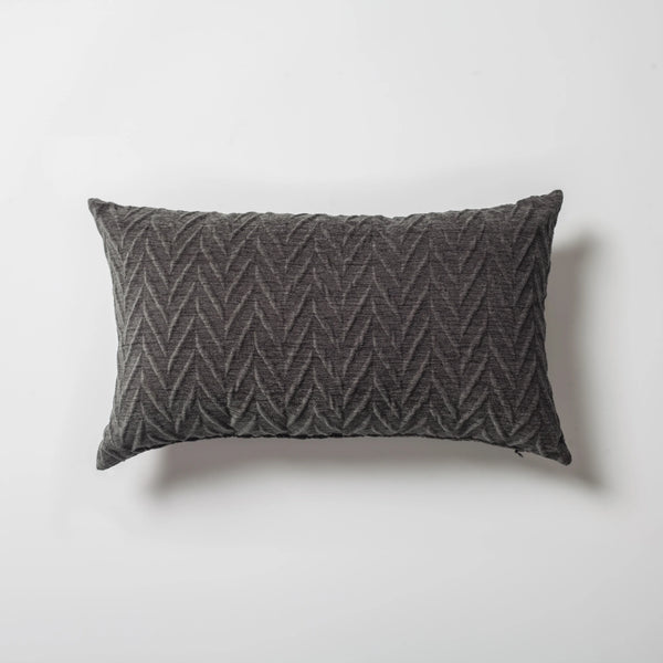 Gri kabartma desenli kırlent kılıfı 30x50 cm