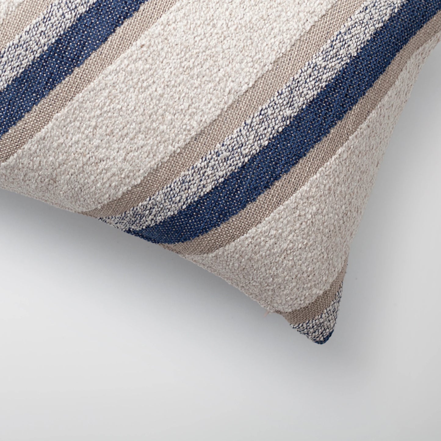 Oblique - Keten Verev Çizgili Desenli Kırlent 30x50 - Lacivert
