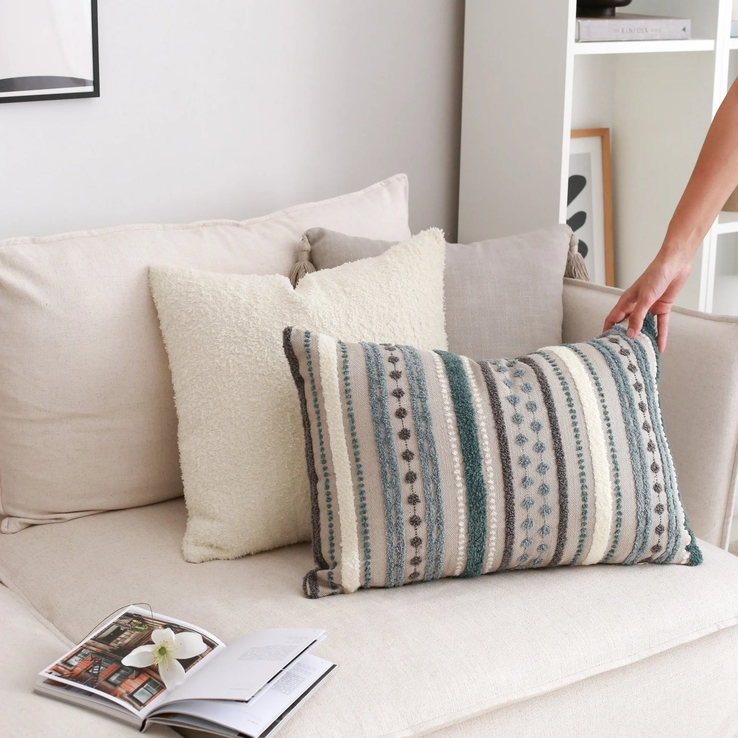 Nomad - Çizgili Çok Renkli Keten Dekoratif Kırlent 40x60 - Mavi