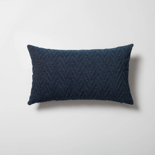 Lacivert kabartma desenli kırlent kılıfı 30x50 cm