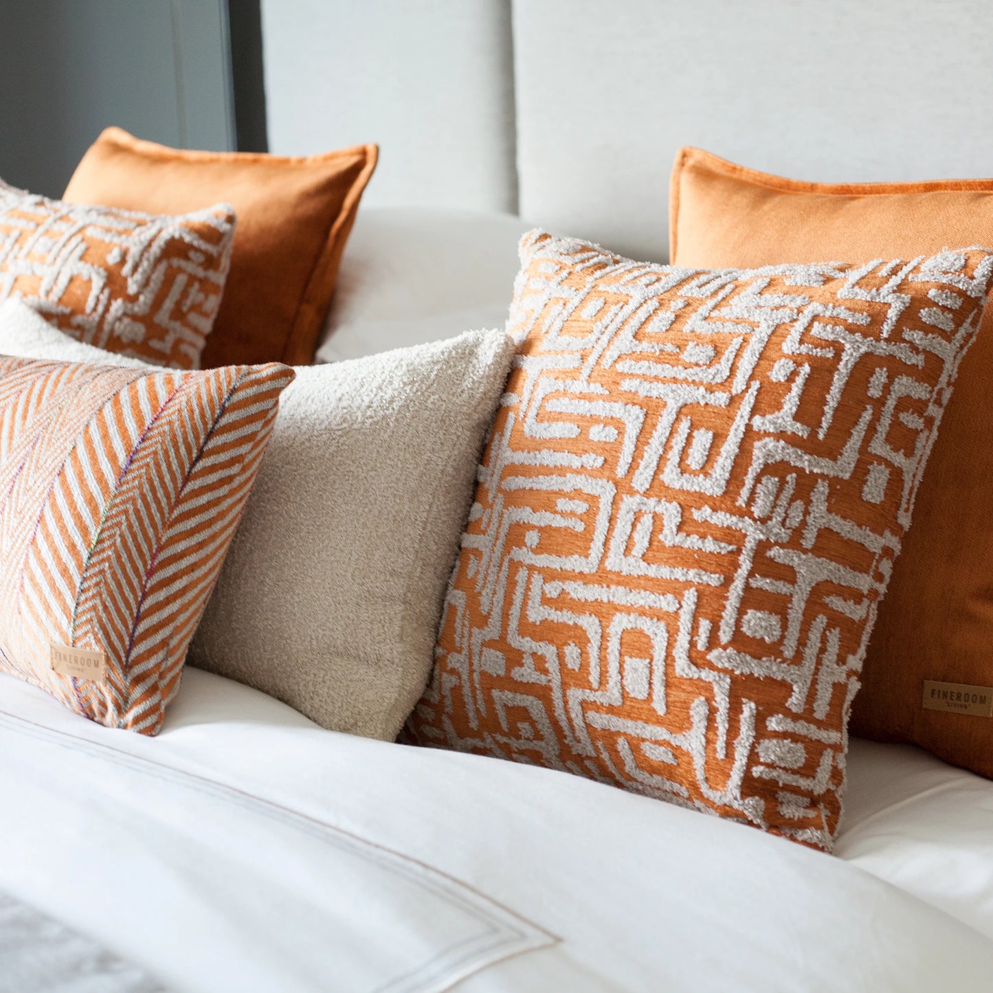 Loom Keten Püsküllü Yatak Runner + 6 Yastıklı Set - Turuncu