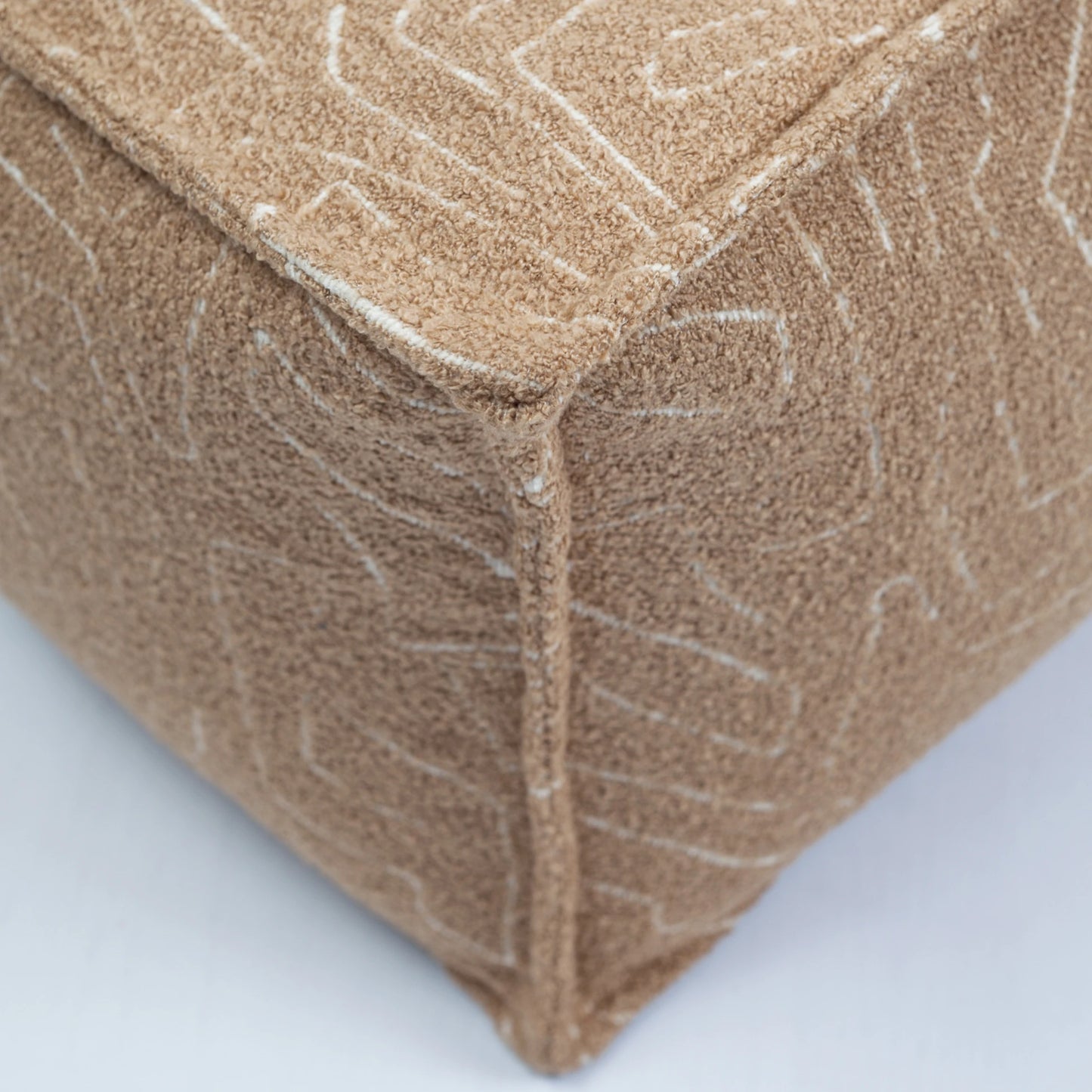 Amorf - Soyut Desenli Puf - Devetüyü & Beyaz