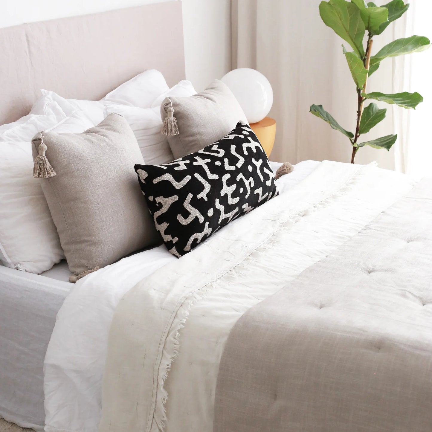 Loom Keten Püsküllü Yatak Runner + 3 Yastıklı Set Nandos